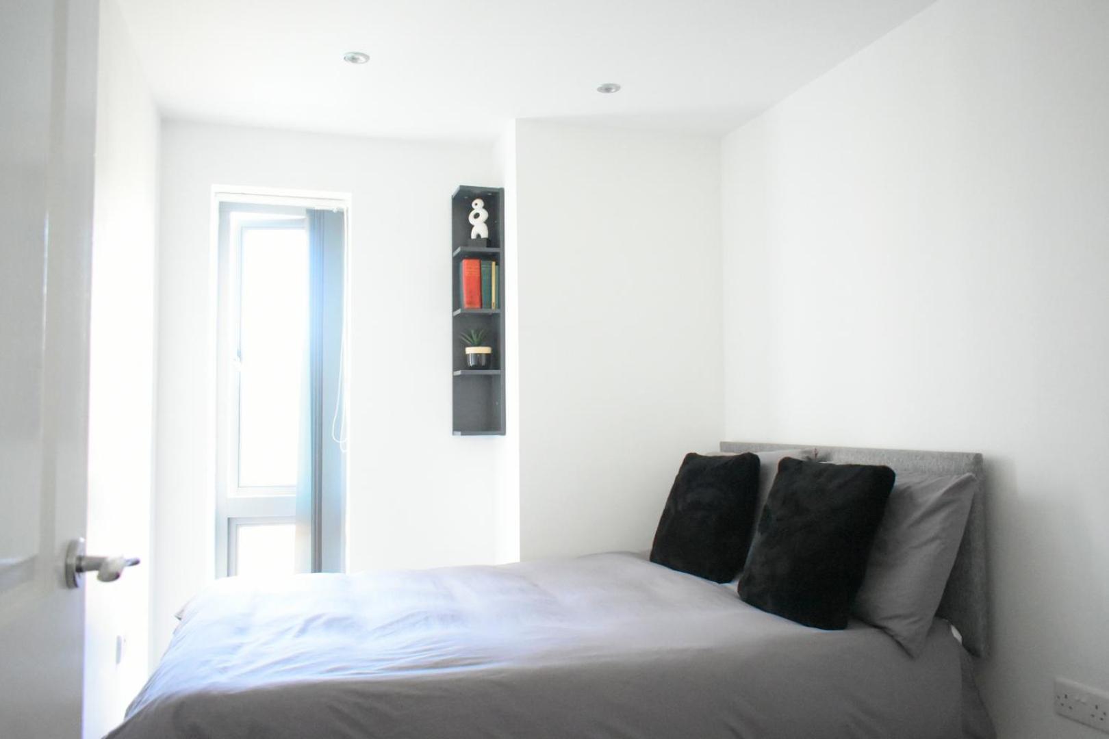 Luxury 2 Bedroom Northampton Townhouse With Balcony 외부 사진